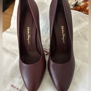 Salvatore Ferragamo Bordeaux Leather Classic Pumps | 4” Heel | 7.5 / 37.5